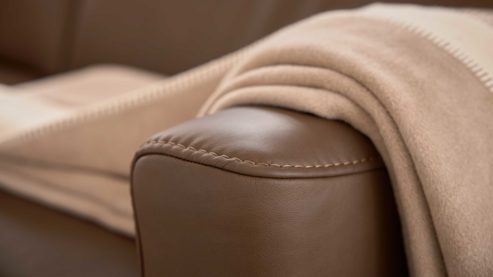 2,5-Sitzer Interliving aus Leder in Braun Interliving Sofa Serie 4066 – 2,5-Sitzer walnussfarbenes Leder Cloudy noce & schwarze Metallfüße – Länge ca. 180 cm