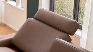 Kopfstütze Interliving aus Leder in Braun Interliving Sofa Serie 4066 – Kopfstütze walnussfarbenes Leder Cloudy noce - ca. 71 x 18 cm