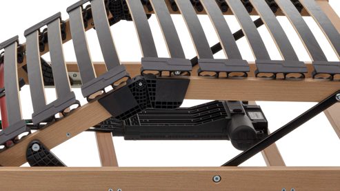 Lattenrost Interliving aus Holz in Holzfarben Interliving Lattenrost Serie 1952 - V6288 Smart zweifach motorisch mit Handschalter – Liegefläche ca. 80 x 200 cm