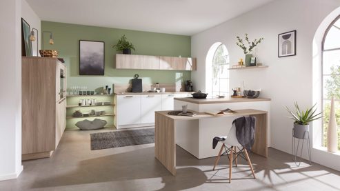 Einbauküche WERT KÜCHE® aus Holz in Holzfarben WERT KÜCHE® Mona mit Constructa Einbaugeräten Esche Nordic & Kristallweiß - dreizeilig