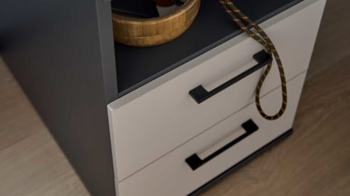 Schreibtisch Interliving aus Holz in Grau Interliving Jugendzimmer Serie 1701 - Schreibtisch Dunkelgrau & Sandgrau, schwarze Metallgriffe 800 - ca. 126 x 65 cm