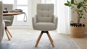 Vierfußstuhl Interliving aus Stoff in Weiß Interliving Esszimmer Serie 5116 – Armlehnstuhl cremeweißer Bezug Cyber & Eichenholzfüße