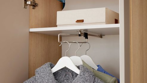 Garderobenschrank Interliving aus Holz in Grau Interliving Garderobe Serie 6015 - Garderobenschrank Steingrau & Eiche - zwei Türen, Breite ca. 60 cm