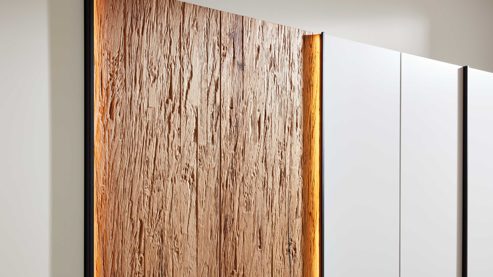 Komplettzimmer Interliving aus Holz in Weiß Interliving Schlafzimmer Serie 1025 – Komplettzimmer Weiß & Balkeneiche gehackt - vierteilig, Liegefläche ca. 180 x 200 cm