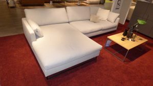 Sofa Freistil aus Stoff in Hellgrau ROLF BENZ freistil 134 Polstergarnitur Eckgarnitur Stoff 4046 steingrau, ca. 177 x 314 cm, Stahlkufe schwarz