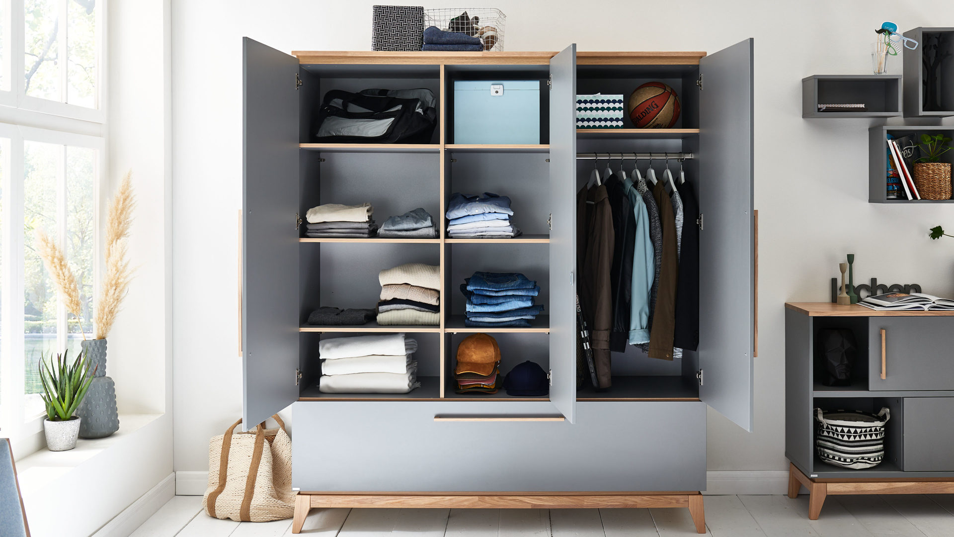 Kleiderschrank Paidi aus Holz in Grau PAIDI Kleiderschrank Sten Eiche & Schiefergrau – drei Türen, eine Schublade, Breite ca. 171 cm