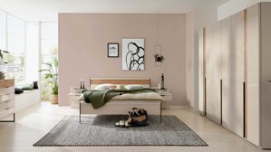Komplettzimmer Interliving aus Holz in Hellgrau Interliving Schlafzimmer Serie 1035 – Komplettzimmer Champagner & Riffholz - vierteilig