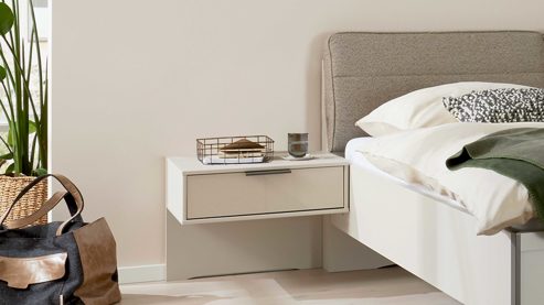 Nachtkommoden-Set Interliving aus Holz in Hellgrau Interliving Schlafzimmer Serie 1035 – Nachtkonsolen-Set Champagner - zweiteilig, ca. 60 cm