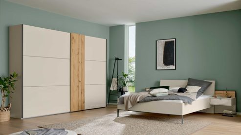 Komplettzimmer Interliving aus Holz in Hellgrau Interliving Schlafzimmer Serie 1036 – Komplettzimmer Champagner & Kernholz - vierteilig