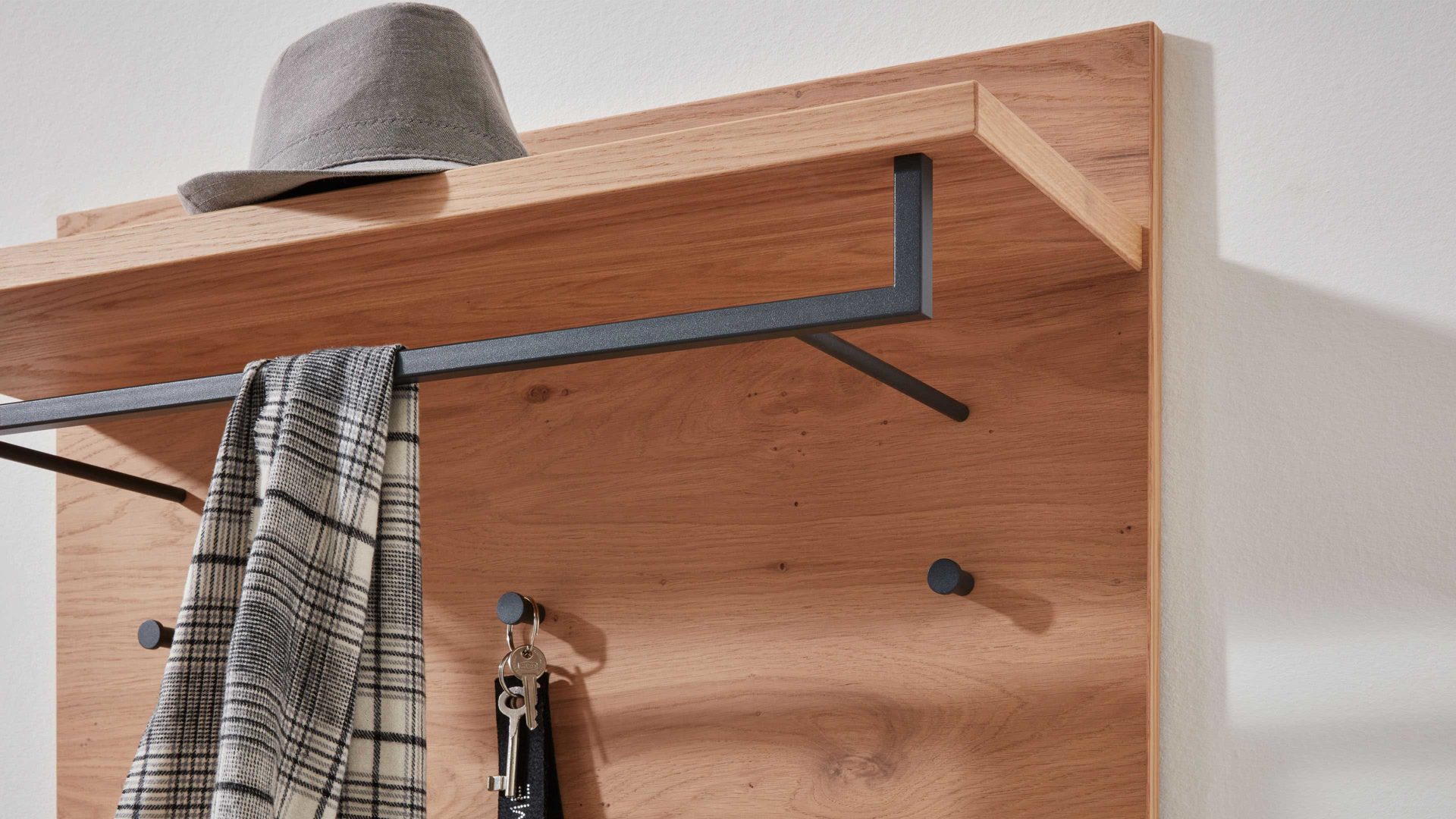 Wandgarderobe Interliving aus Holz in Holzfarben Interliving Garderoben Serie 6005 – Wandgarderobe 821 Balkeneiche – ca. 80 x 109 cm