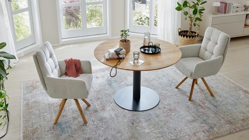 Vierfußstuhl Interliving aus Stoff in Weiß Interliving Esszimmer Serie 5116 – Armlehnstuhl cremeweißer Bezug Cyber & Eichenholzfüße