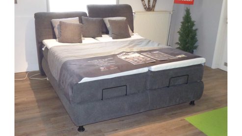 Boxspringbett comfortmaster besser sitzen, liegen, leben aus Stoff in Anthrazit OSCHMANN Boxspringbett OC-BX21015, elektrisch verstellbar anthrazitfarbener Stoffbezug Brego 321200 – Liegefläche ca. 180 x 200 cm