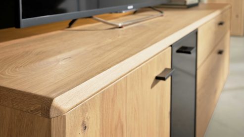Wohnwand Interliving aus Holz in Holzfarben Interliving Wohnzimmer Serie 2024 - Wohnwand Eiche & Schwarzglas - dreiteilig, Breite ca. 299 cm