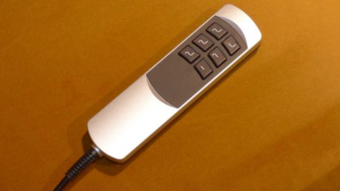 Relaxsessel Poco | steinpol aus Metall Stoff in Gold Poco Relaxsessel medium verstellbar mit 2 Motoren goldfarbener Stoffbezug Riviera 41 & mattschwarzer Sternfuss