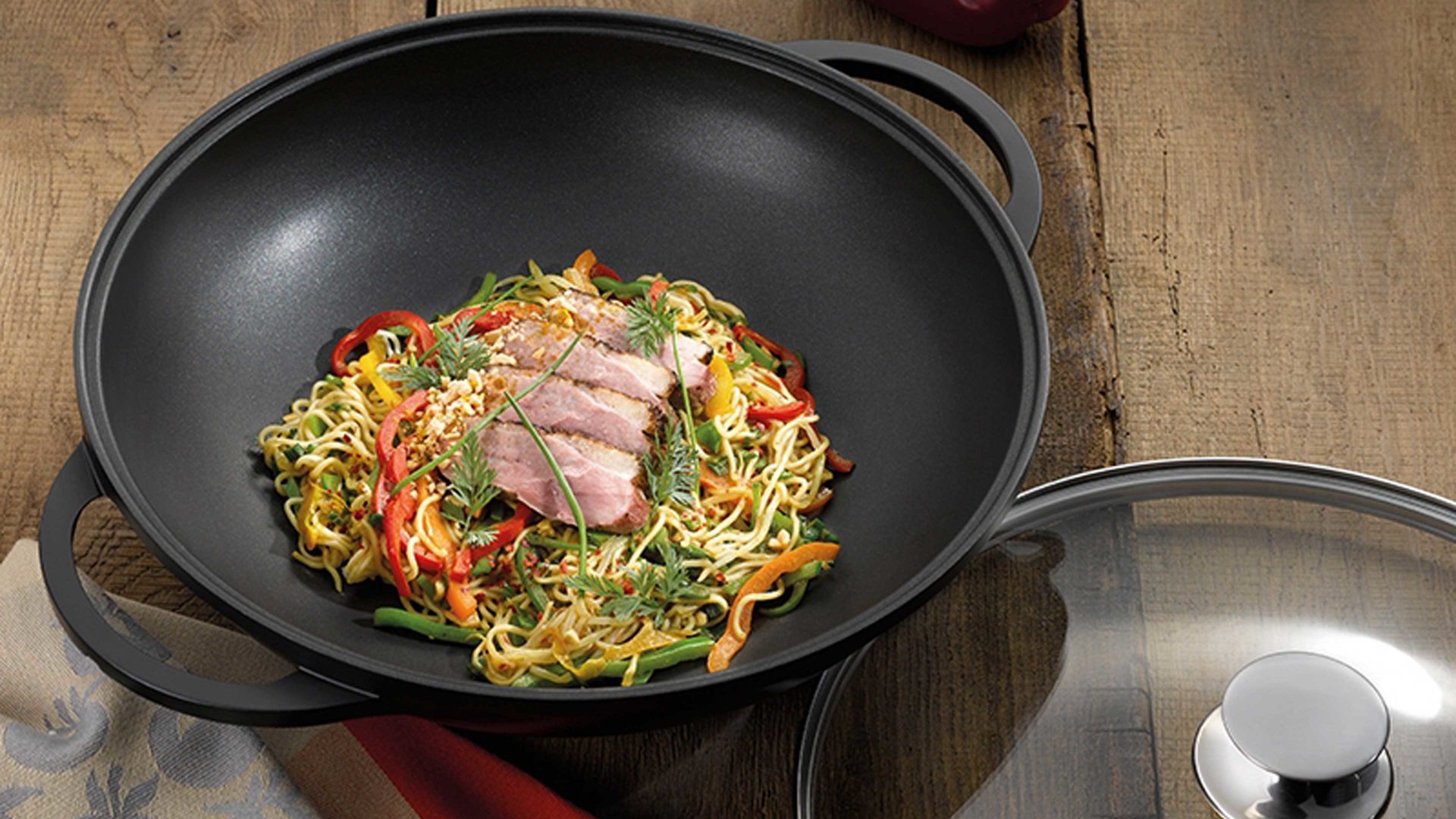 Wok Kela | keck & lang aus Metall in Schwarz kela Wok Kerros Aluguss & Glasdeckel – ca. vier Liter