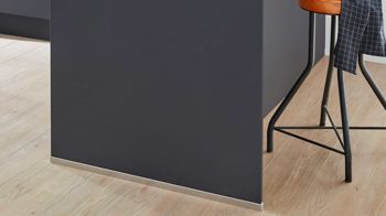 Einbauküche Nobilia® aus Holz in Schwarz nobilia® Einbauküche Easytouch mit AEG Einbaugeräten Grafitschwarz & Eiche Sierra – zweizeilig