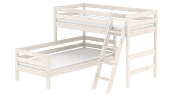 Einzelbett Flexa aus Holz in Weiß FLEXA Classic mittelhohes Bett 90x190 cm mit Schrägleiter + Einzelbett Kiefer weiss lasiert