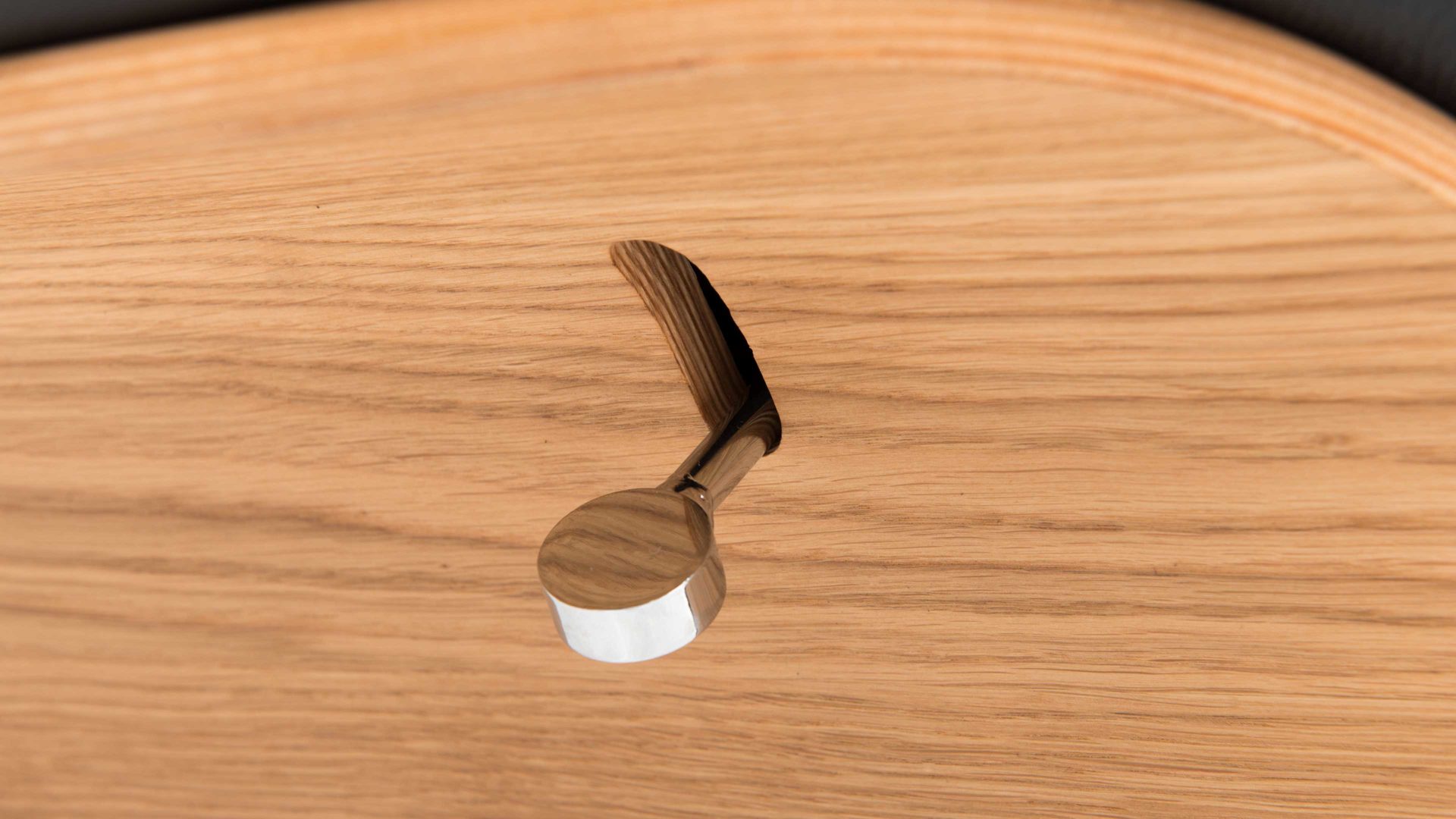 Relaxsessel Hjort knudsen aus Leder in Schwarz Relaxsessel bzw. Drehsessel - Polstermöbel schwarzes Leder Split 374 & Edelstahl-Sternfuß