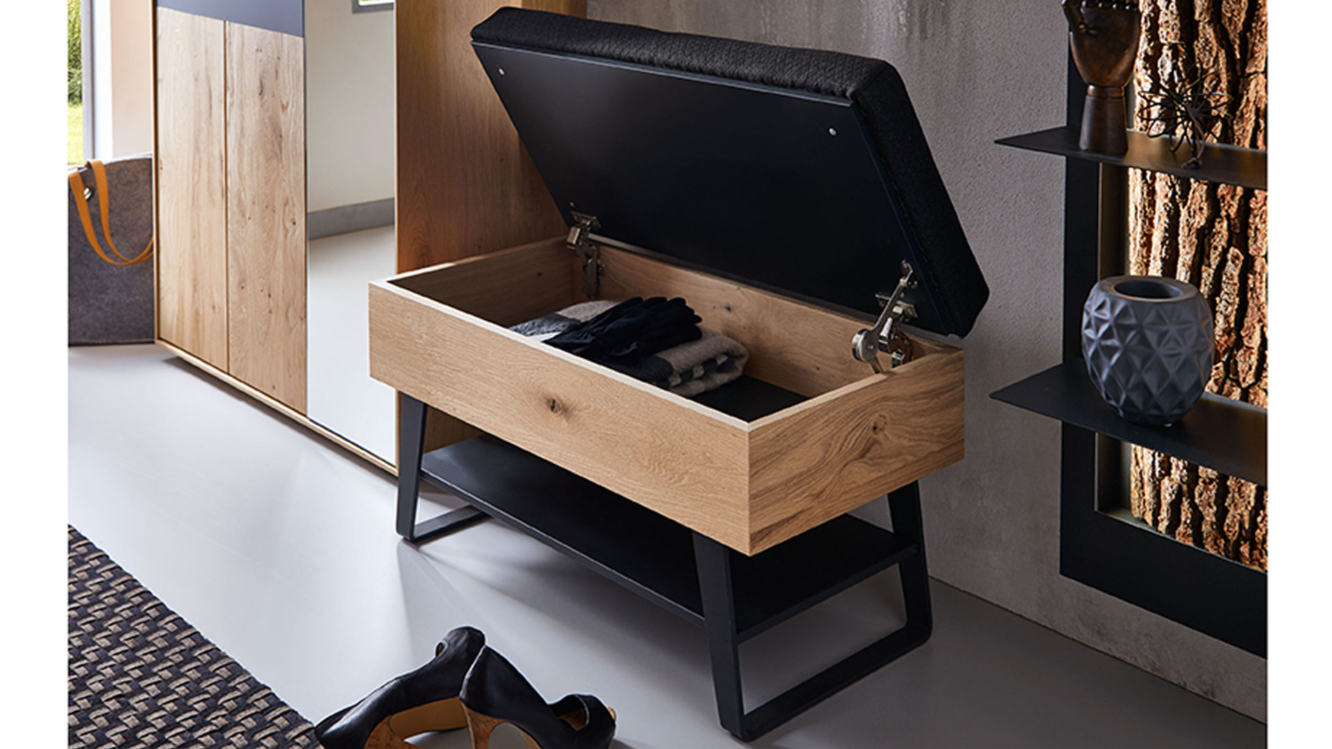 Garderobenbank Hartmann aus Holz in Holzfarben hartmann Garderobenprogramm Runa - Garderobenbank Kerneiche & anthrazitfarbener Stoffbezug - Länge ca. 80 cm