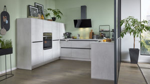 Einbauküche Interliving aus Holz in Weiß Interliving Küche Serie 3080 mit privileg Einbaugeräten weißer Beton - Stellfläche ca. 247 x 308 cm