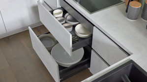 Einbauküche Interliving aus Holz in Weiß Interliving Küche Serie 3080 mit privileg Einbaugeräten weißer Beton - Stellfläche ca. 247 x 308 cm