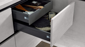 Einbauküche Interliving aus Holz in Weiß Interliving Küche Serie 3080 mit privileg Einbaugeräten weißer Beton - Stellfläche ca. 247 x 308 cm