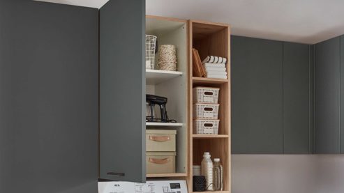 Systemküche Nobilia® aus Holz in Dunkelgrün nobilia® Hauswirtschaftsraum-Lösung Easytouch Mineralgrün & Eiche San Remo - Stellfläche ca. 275 x 247 cm