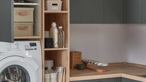 Küche Nobilia® aus Holz in Dunkelgrün nobilia® Hauswirtschaftsraum-Lösung Easytouch Mineralgrün & Eiche San Remo - Stellfläche ca. 275 x 247 cm