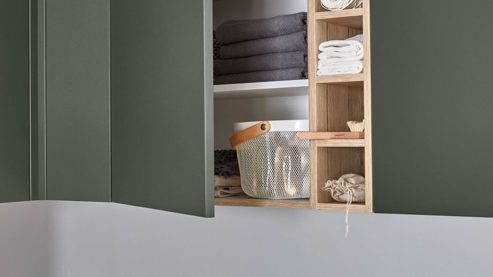 Systemküche Nobilia® aus Holz in Dunkelgrün nobilia® Hauswirtschaftsraum-Lösung Easytouch Mineralgrün & Eiche San Remo - Stellfläche ca. 275 x 247 cm