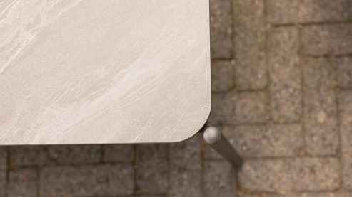 Gartentisch Interliving aus Stein in Grau Interliving Gartenmöbel Serie 7013 - Couchtisch gesinterter grauer Stein & anthrazitfarbenes Aluminium - ca. 120 x 60 cm