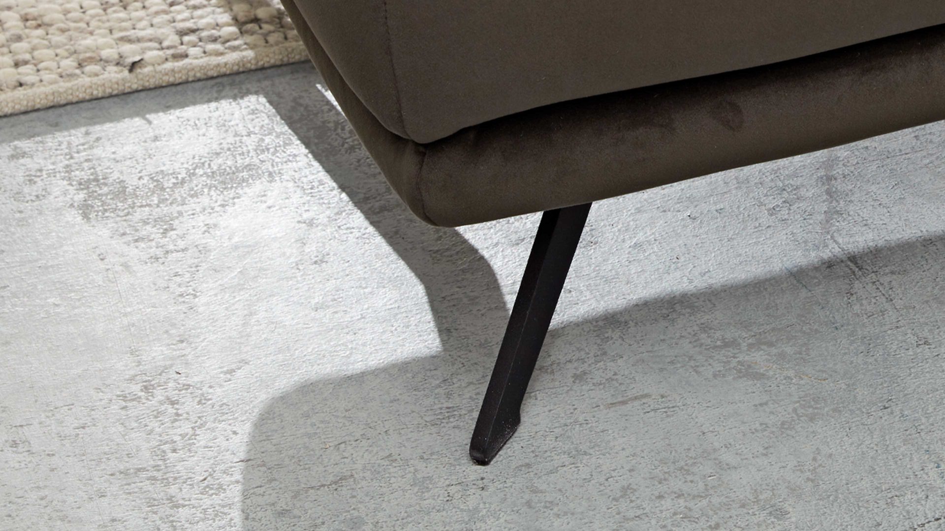 Ecksofa Interliving aus Stoff in Dunkelgrün Interliving Sofa Serie 4303 – Ecksofa, Stellfläche ca. 323 x 190 cm olivfarbene Mikrofaser Salsa - motorisch verstellbar