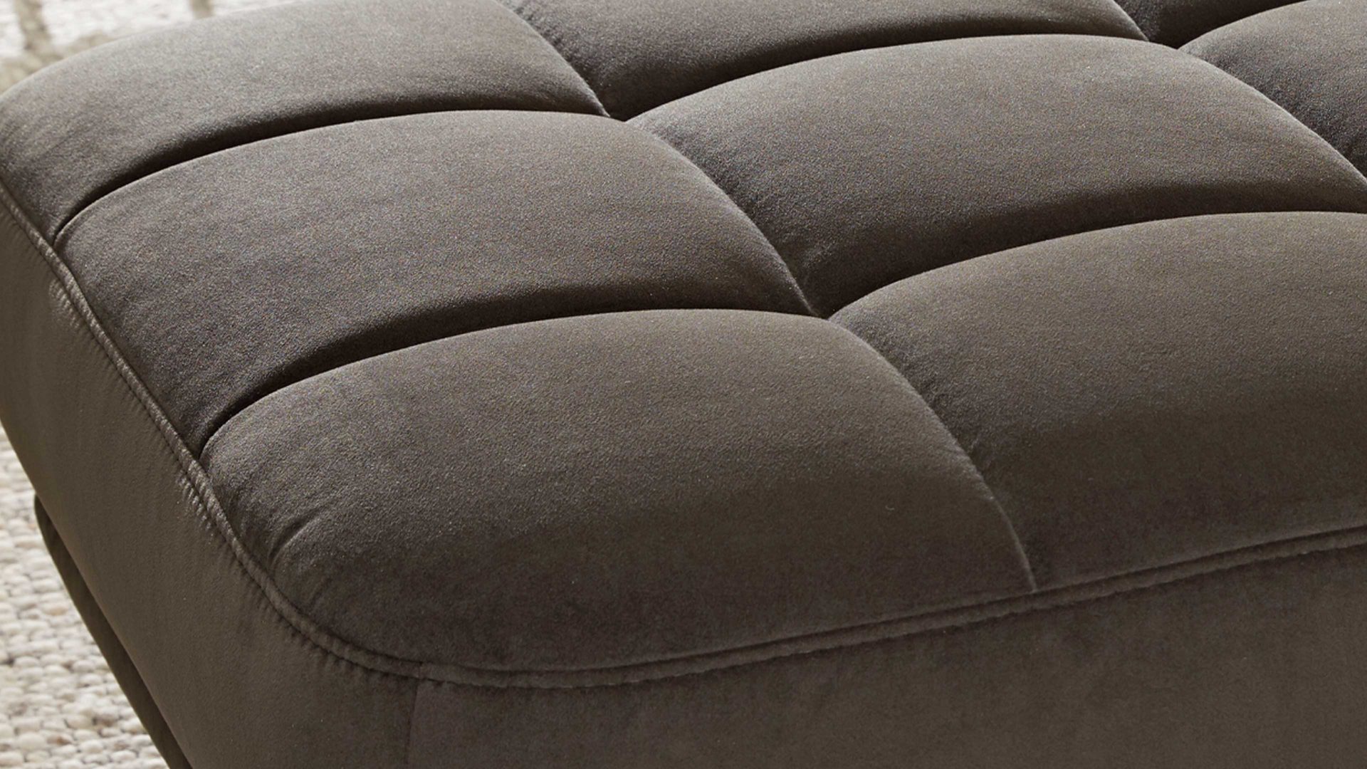 Ecksofa Interliving aus Stoff in Dunkelgrün Interliving Sofa Serie 4303 – Ecksofa, Stellfläche ca. 323 x 190 cm olivfarbene Mikrofaser Salsa - motorisch verstellbar