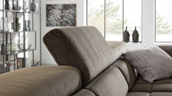 Ecksofa Interliving aus Stoff in Dunkelgrün Interliving Sofa Serie 4303 – Ecksofa, Stellfläche ca. 323 x 190 cm olivfarbene Mikrofaser Salsa - motorisch verstellbar