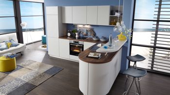 Einbauküche WERT KÜCHE® aus Holz in Hellgrau WERT KÜCHE® Bionda mit AEG-Elektrogeräten Kristallgrau Satin & Nussbaum - Stellfläche ca. 296 x 215 cm