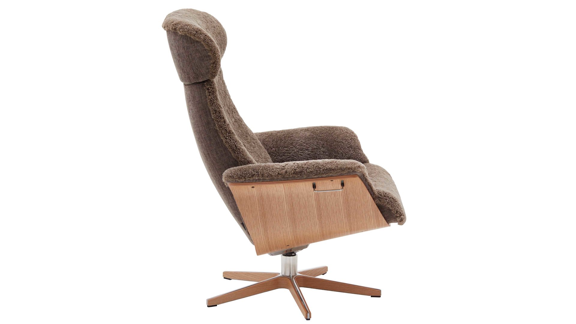 Relaxsessel Conform® aus Fell in Hellbraun CONFORM® Relaxsessel Timeout mit Schaffell saharafarbenes Schaffell & Eichefurnier