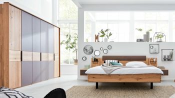 Komplettzimmer Interliving aus Holz in Holzfarben Interliving Schlafzimmer Serie 1015 – Komplettzimmer Wildeiche & Kopfteilpolster – sechstürig, Liegefläche 180 x 200 cm
