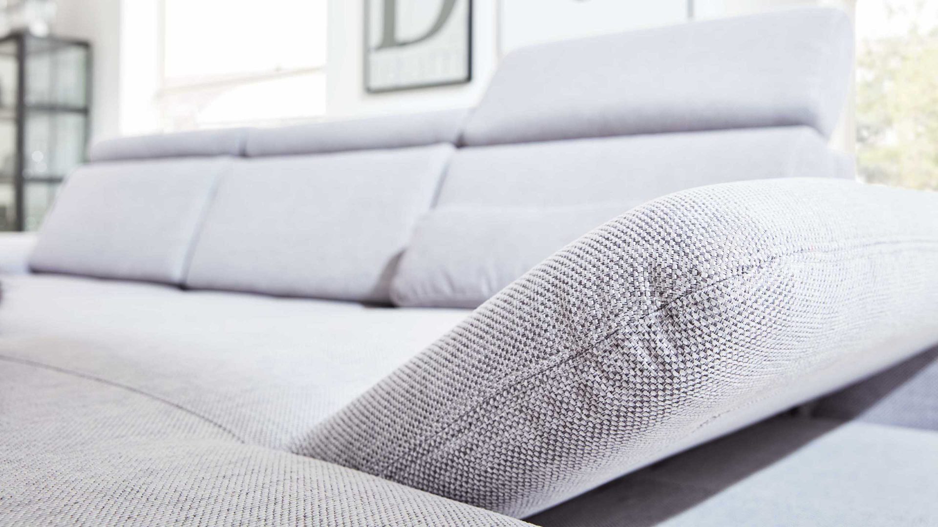 Ecksofa Interliving aus Stoff Metall in Grau Interliving Eckkombination Serie 4251 platinfarbener Bezug Active Line Vaneo & Metallfüße – Stellfläche ca. 300 x 225 cm