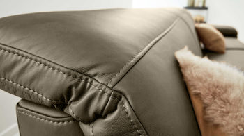 Ecksofa Interliving aus Leder Metall in Grau Interliving Eckkombination Serie 4054 graues LongLife-Leder Vivre & schwarze Metall-Profilfüße – Stellfläche ca. 176 x 317 cm