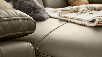 Ecksofa Interliving aus Leder Metall in Grau Interliving Eckkombination Serie 4054 graues LongLife-Leder Vivre & schwarze Metall-Profilfüße – Stellfläche ca. 176 x 317 cm