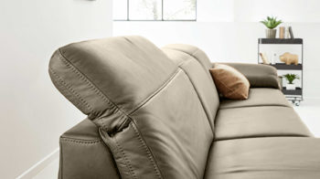 Ecksofa Interliving aus Leder Metall in Grau Interliving Eckkombination Serie 4054 graues LongLife-Leder Vivre & schwarze Metall-Profilfüße – Stellfläche ca. 176 x 317 cm