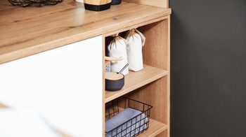 Einbauküche Interliving aus Holz in Weiß Interliving Küche Serie 3043 mit gorenje Einbaugeräten Weiß & Vulkaneiche – Stellfläche ca. 365 x 258 cm