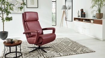 Relaxsessel Interliving aus Leder in Dunkelrot Interliving Sessel Serie 4541 – Relaxsessel motorisch - barolofarbenes LongLife-Leder Rodeo & Sternfuß V4S