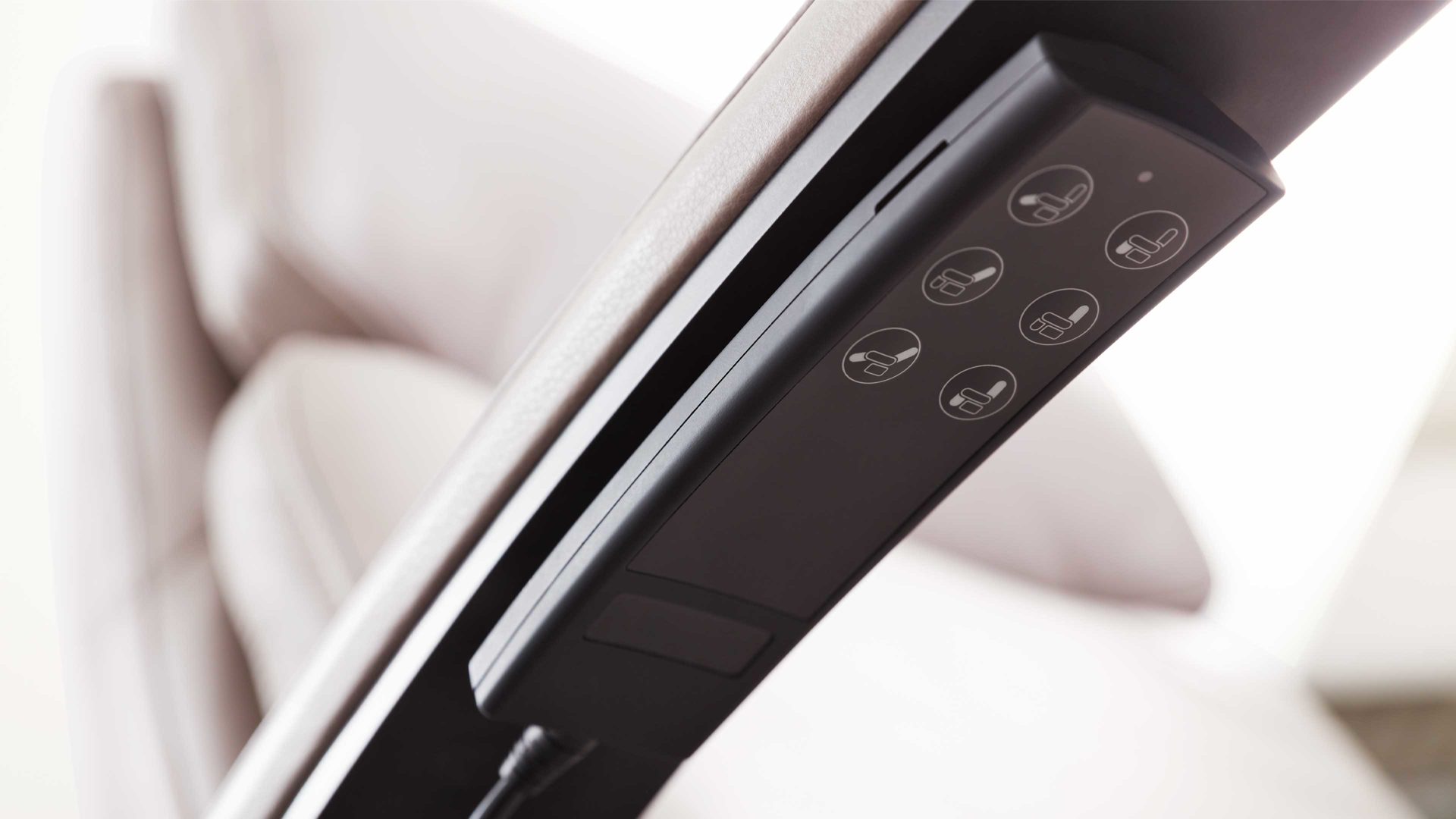 Relaxsessel Interliving aus Leder in Hellgrau Interliving Sessel Serie 4541 – Relaxsessel motorisch - granitfarbenes LongLife-Leder Credo & Sternfuß V4S