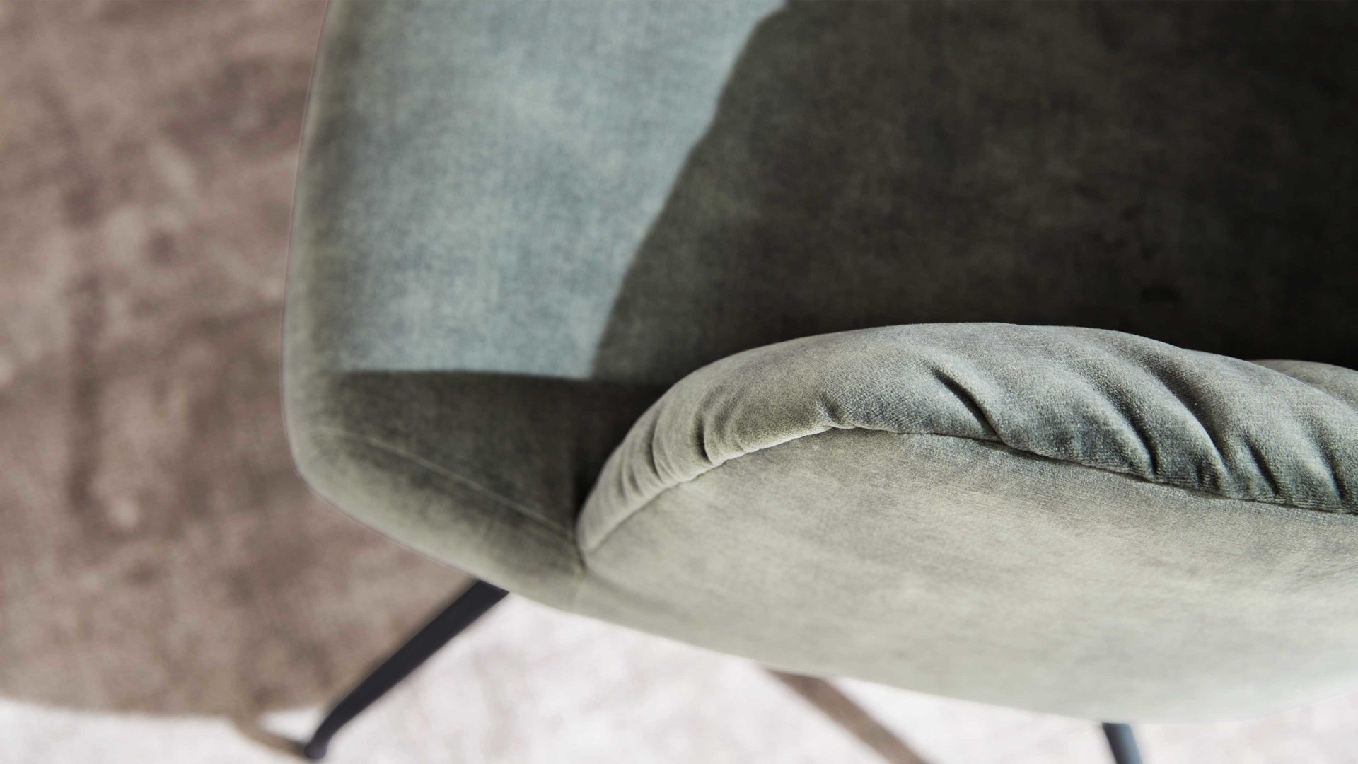 Polsterstuhl Interliving aus Stoff in Grün Interliving Esszimmer Serie 5110 - Armlehnstuhl grüner Bezug Genova & schwarzer Spinnenfuß