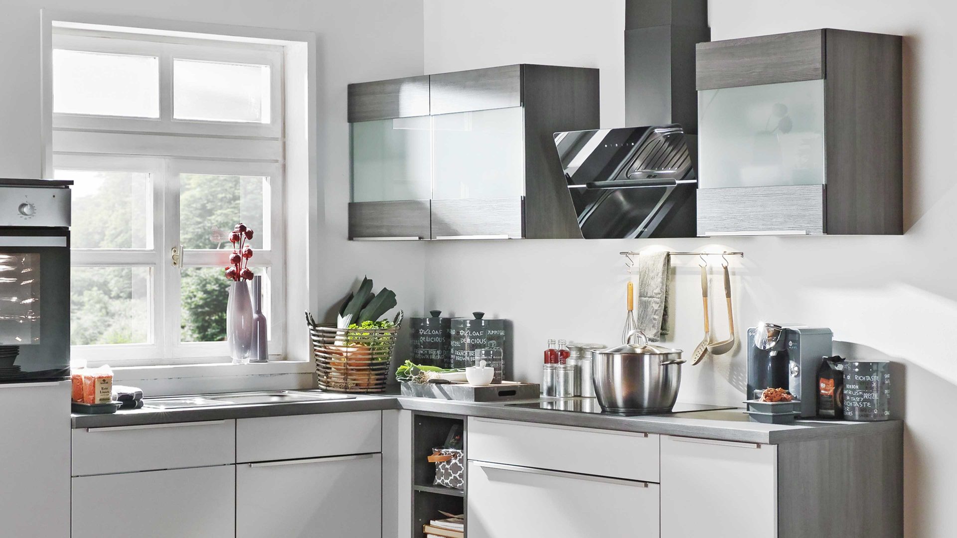 Einbauküche Express küchen aus Holz in Hellgrau EXPRESS KÜCHEN Einbauküche Win mit Geräten Hellgrau & Eiche grau - Stellfläche ca. 305 x 230 cm