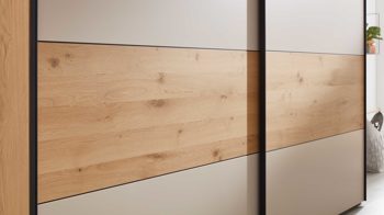Kleiderschrank Interliving aus Holz in Beige Interliving Schlafzimmer Serie 1024 – Schwebetürenschrank Design 27,  Sand &amp; Balkeneiche - zwei Türen, Breite ca. 271 cm
