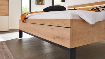 Bettgestell Interliving aus Holz in Holzfarben Interliving Schlafzimmer Serie 1024 – Bettgestell Winkelfüße, Liegefläche ca. 200 x 200 cm - Balkeneiche