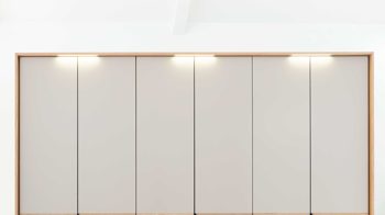 Möbelbeleuchtung Interliving aus Kunststoff in Weiß Interliving Schlafzimmer Serie 1023 – Stab-Beleuchtung drei Leuchten