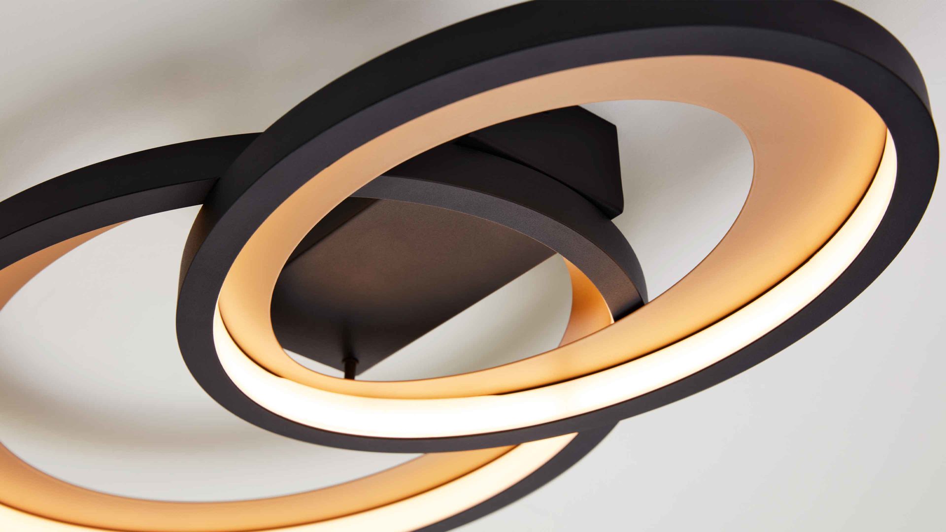 Deckenleuchte Interliving aus Metall in Schwarz Interliving Leuchten Serie 9337 - Deckenleuchte Mattschwarz & Gold – ca. 59 x 33 cm