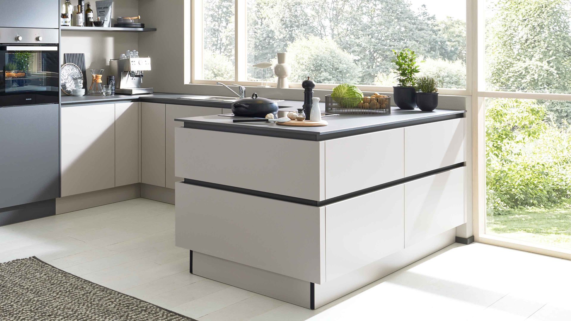 Einbauküche Interliving aus Holz in Grau Interliving Küche Serie 3060 mit Constructa Einbaugeräten Sahara & Quarzgrau - Stellfläche ca. 275 x 309 cm